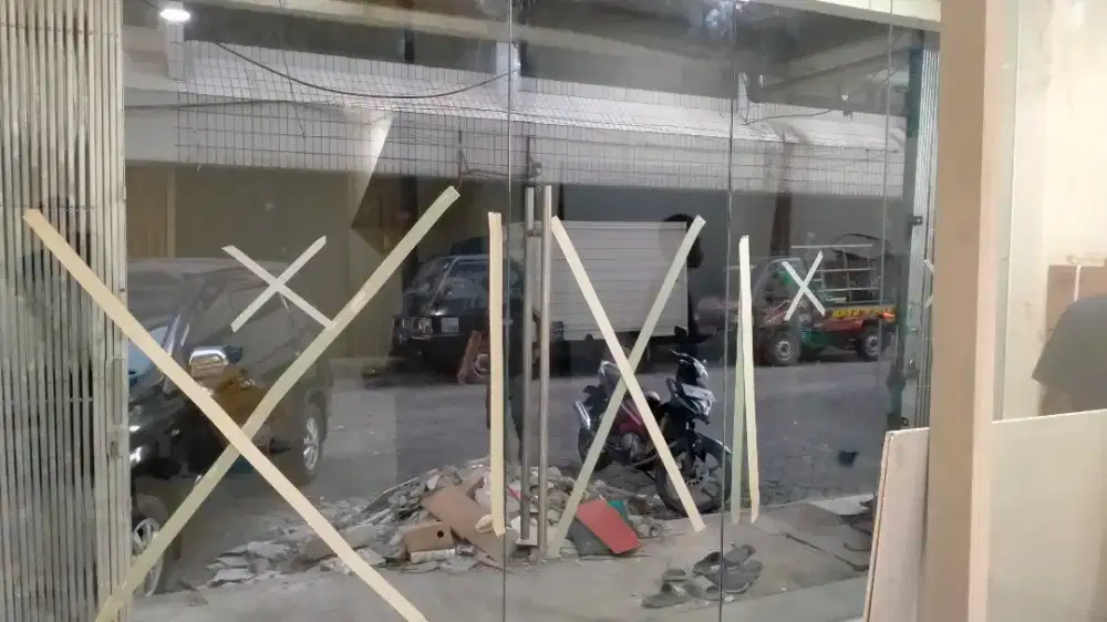 Kaca tempered second