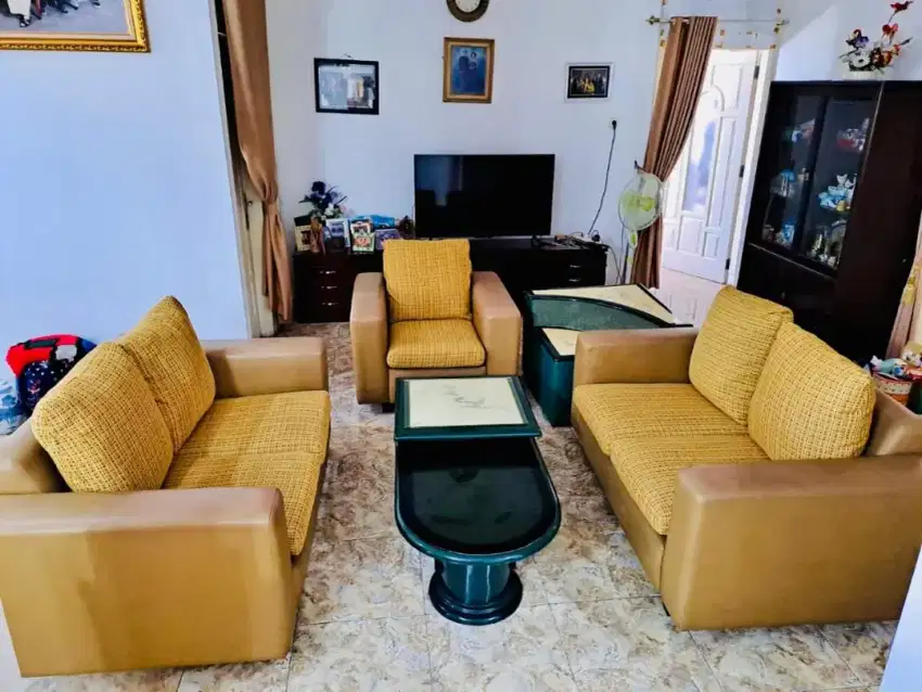 Dijual Satu Set Sofa Bekas ,Meja dan Meja pojok