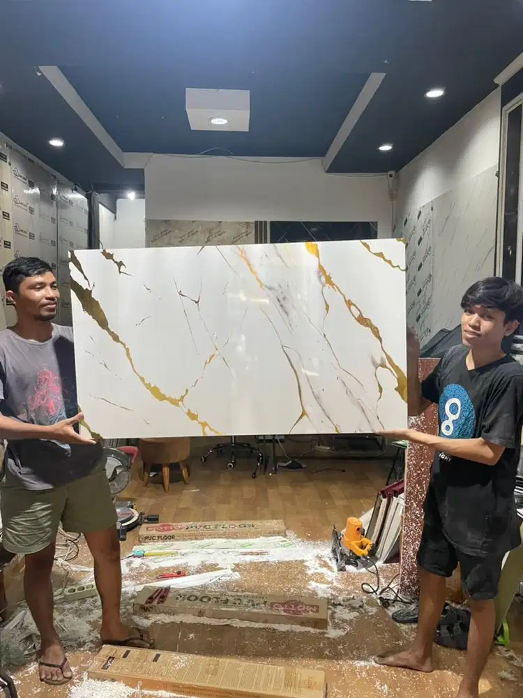 backdrop TV bahan dari marmer pvc