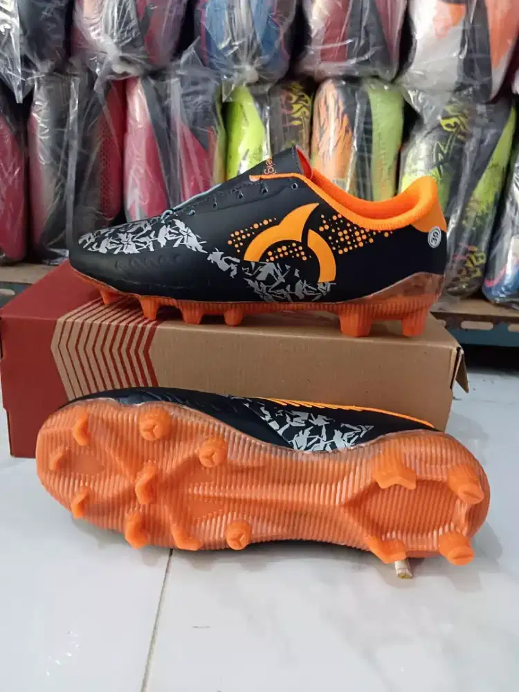 Sepatu Bola terbaru