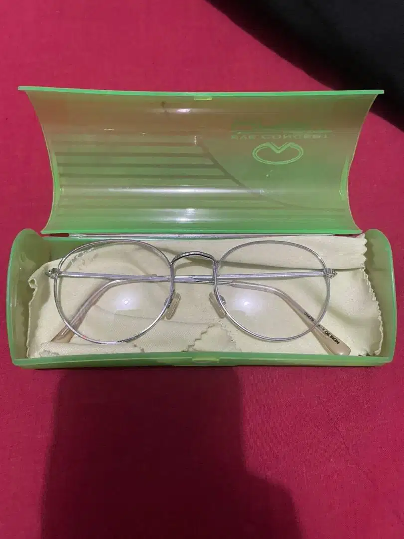 Kacamata silver