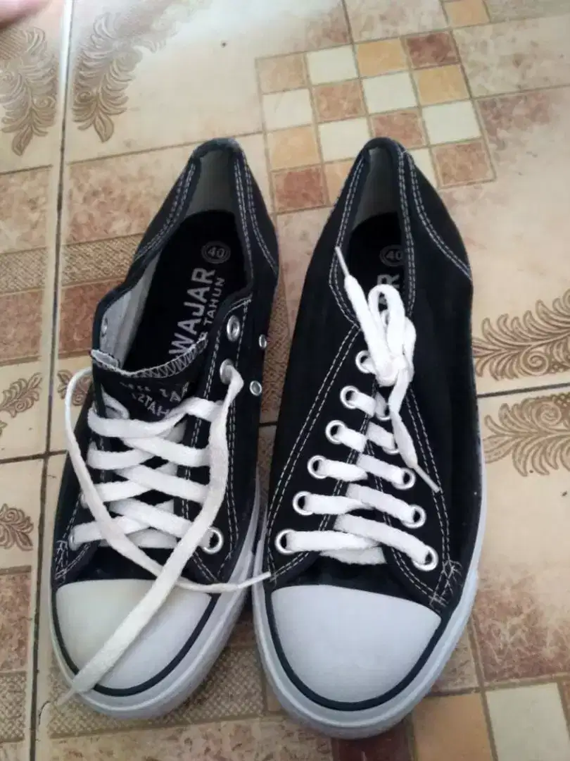 Sepatu size 40 masih bagus.