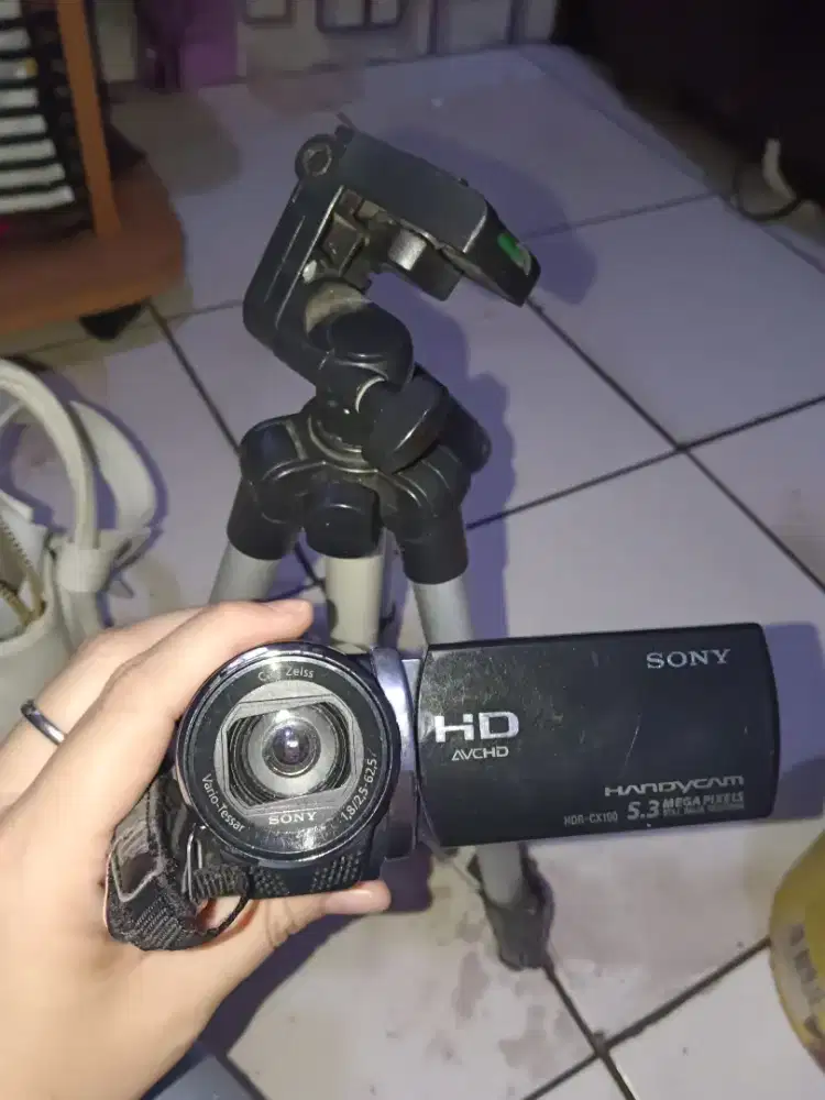 Handycam Merk Sony with Tripod