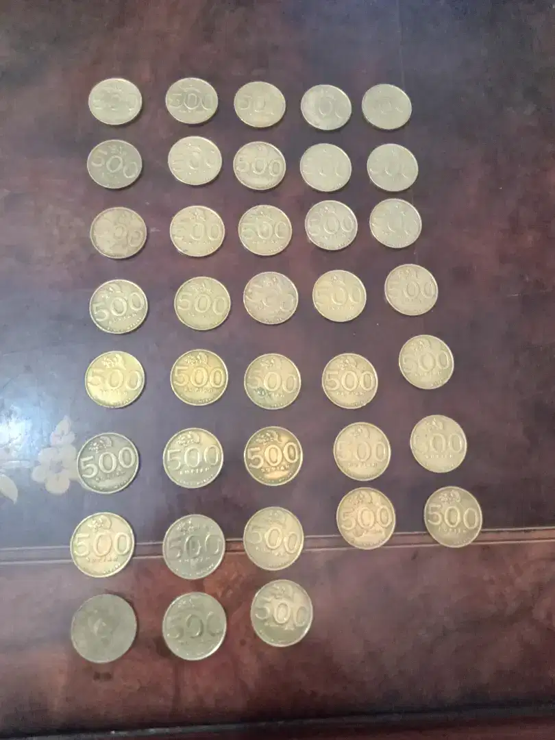 Koin logam 500  dijual. Ada 39 coin