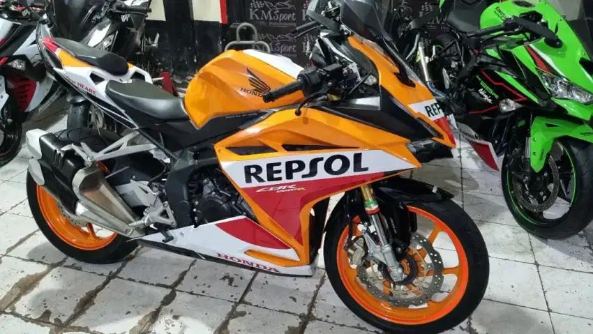 HONDA CBR 250 RR NINJA ZX R15.