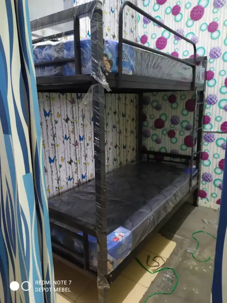Paket Ranjang Besi 2 susun + kasur Busa Central tebel 20 cm uk 90x200