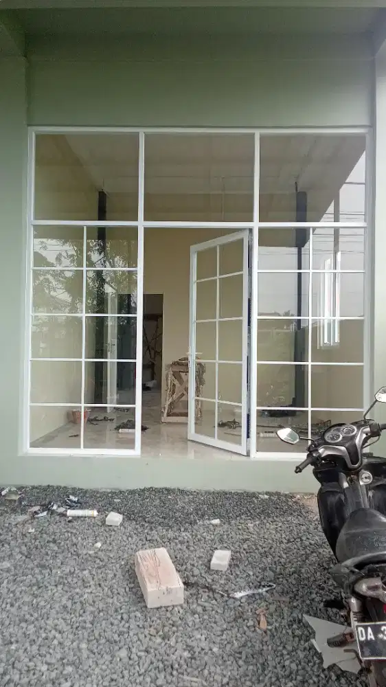 bikin partisi almanium kaca