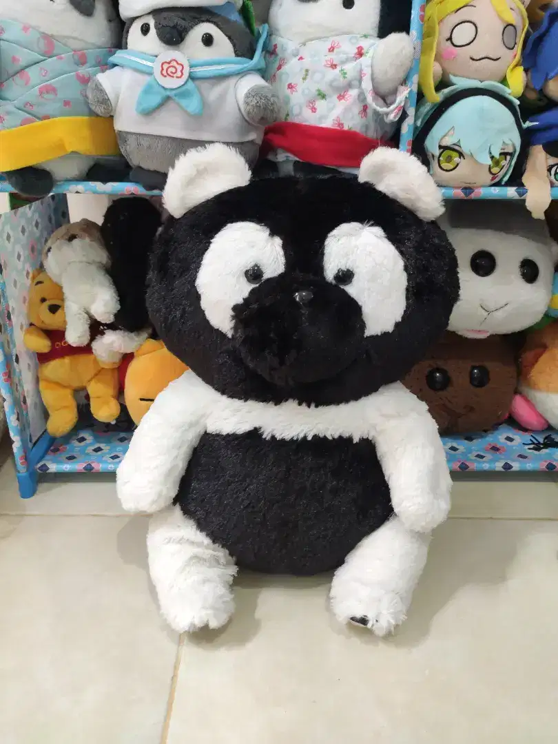 Boneka beruang panda warna terbalik