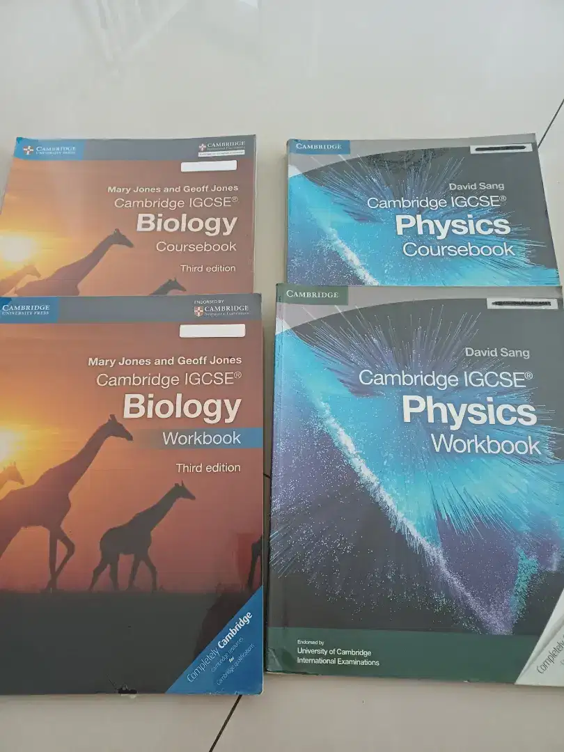 buku CAMBRIDGE IGCSE Biology Chemistry Physics. GRATIS WORKBOOK