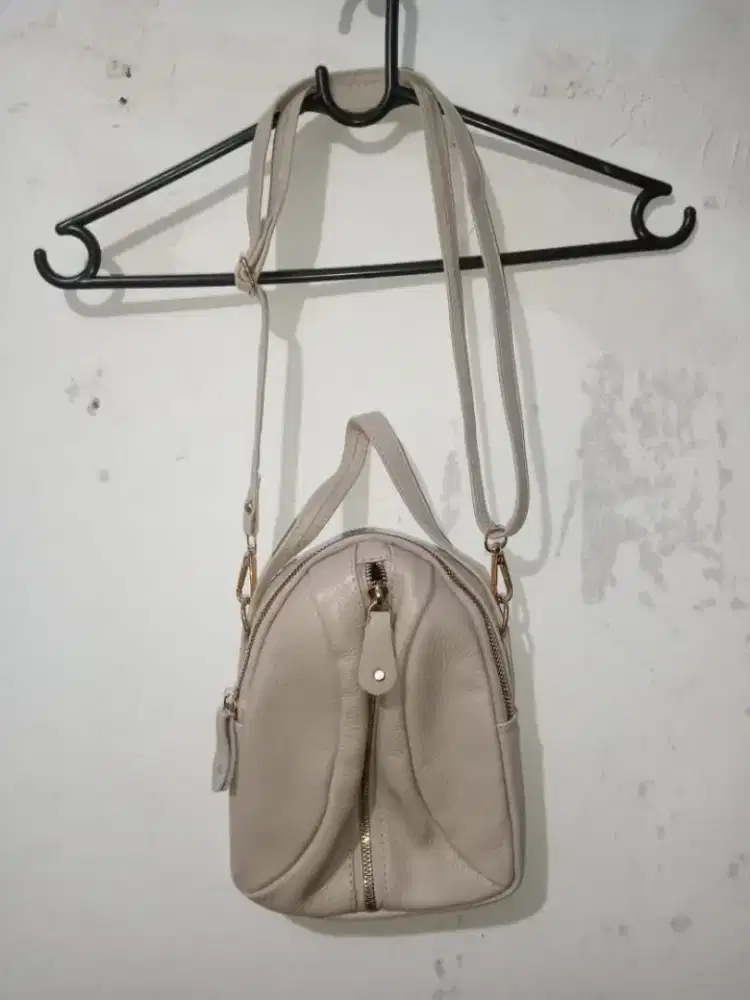 Tas slempang kecil wanita (preloved)