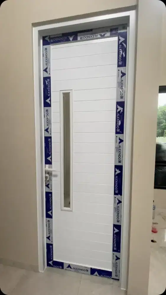 Partisi kaca almunium