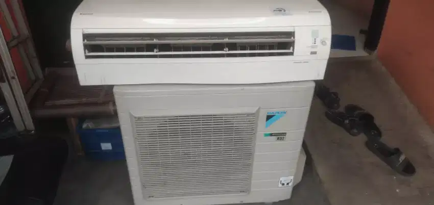 AC Daikin inverter 2 PK Thailand R32