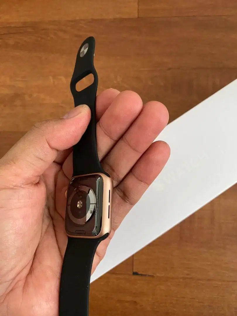 Apple Watch Series 4 40mm Gold Fullset SEMUA NORMAL iWatch Murah BJM