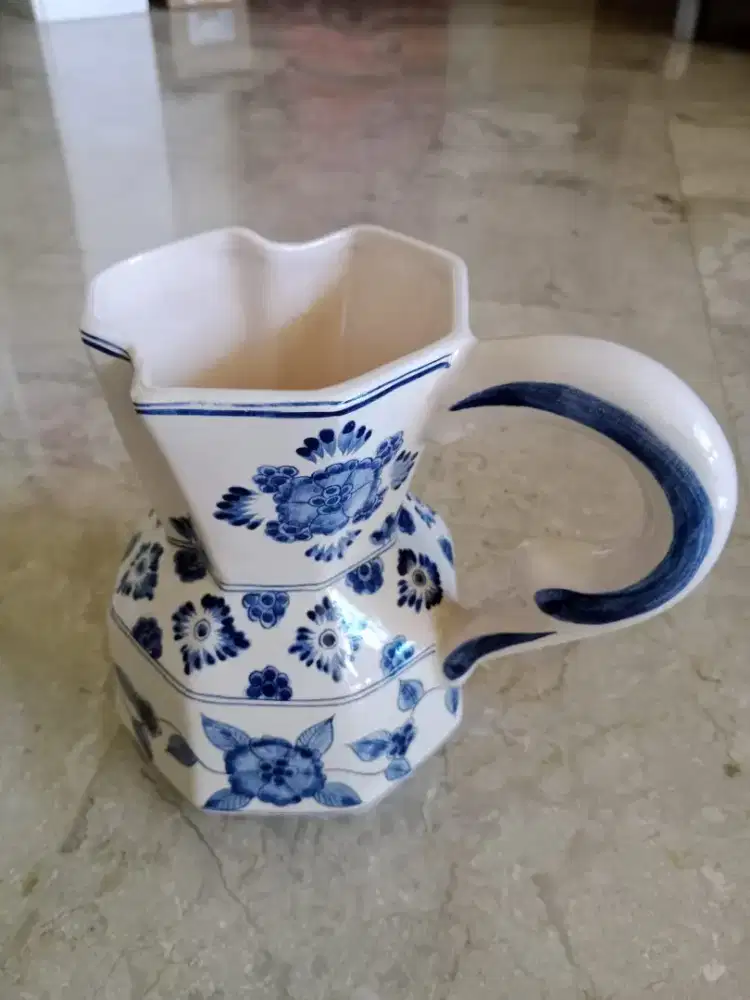 Vas bunga Artistik indah Vinoti 
Berikut batu.