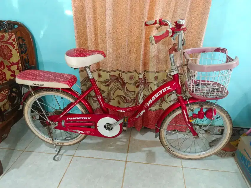 Sepeda Phoenix Gadis Remaja, Merah Bening Seperti baru.