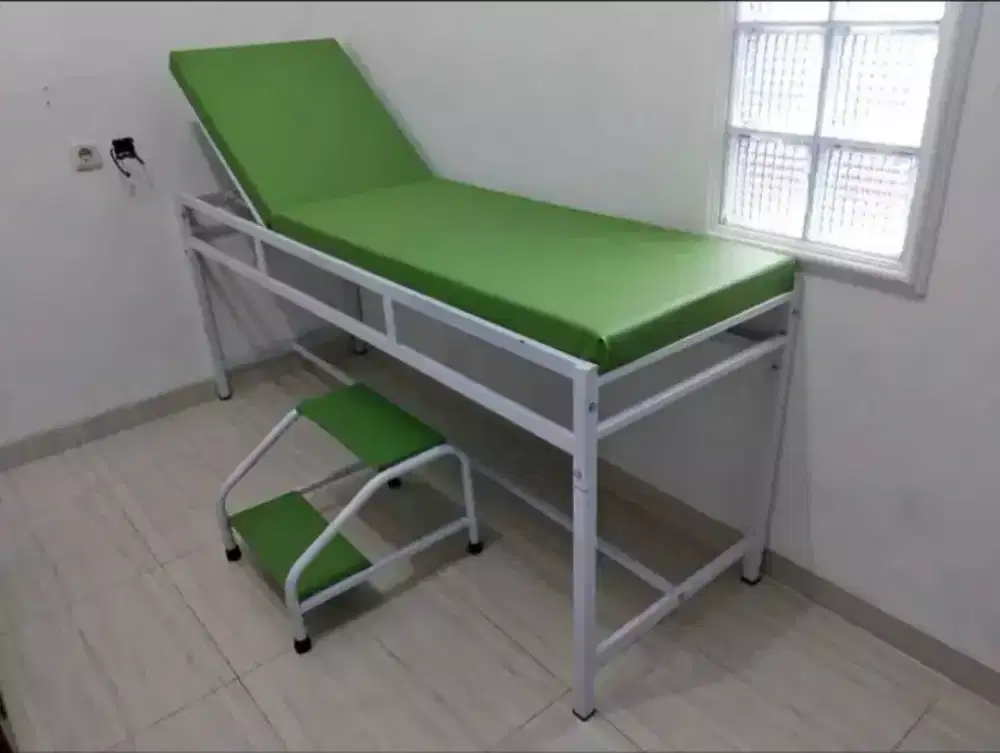 MEJA PERIKSA PASIEN BESI