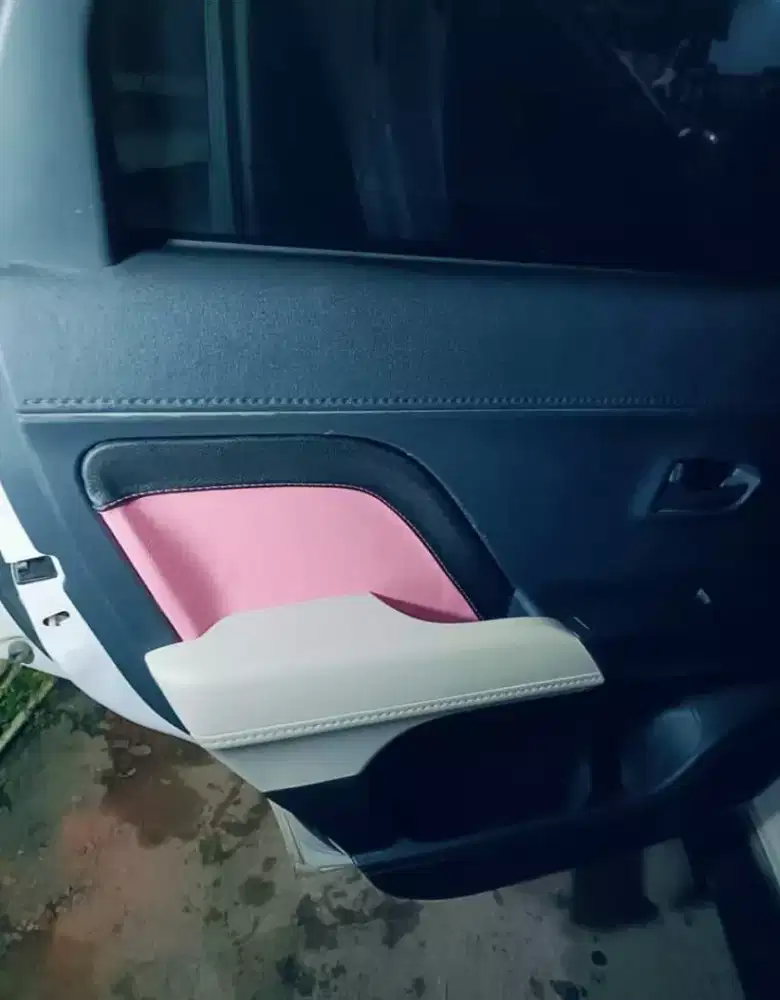 Bekleed dek pintu mobil