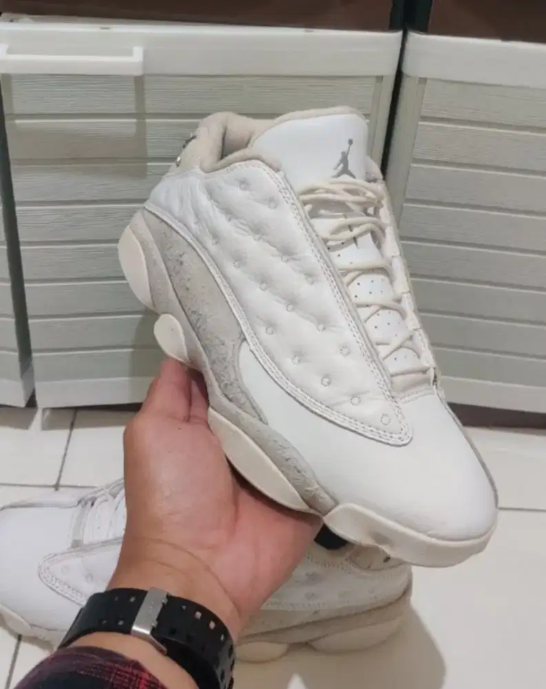 Sepatu basket jordan retro 13 white grey size 44.5