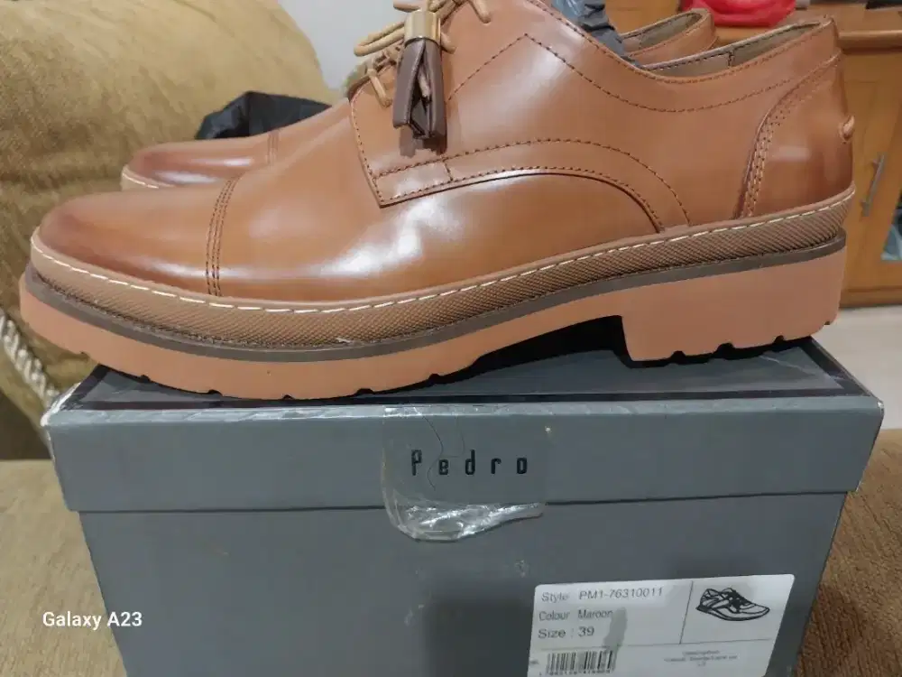 Sepatu kulit baru pedro nomer 39 edisi salah pilih nomer