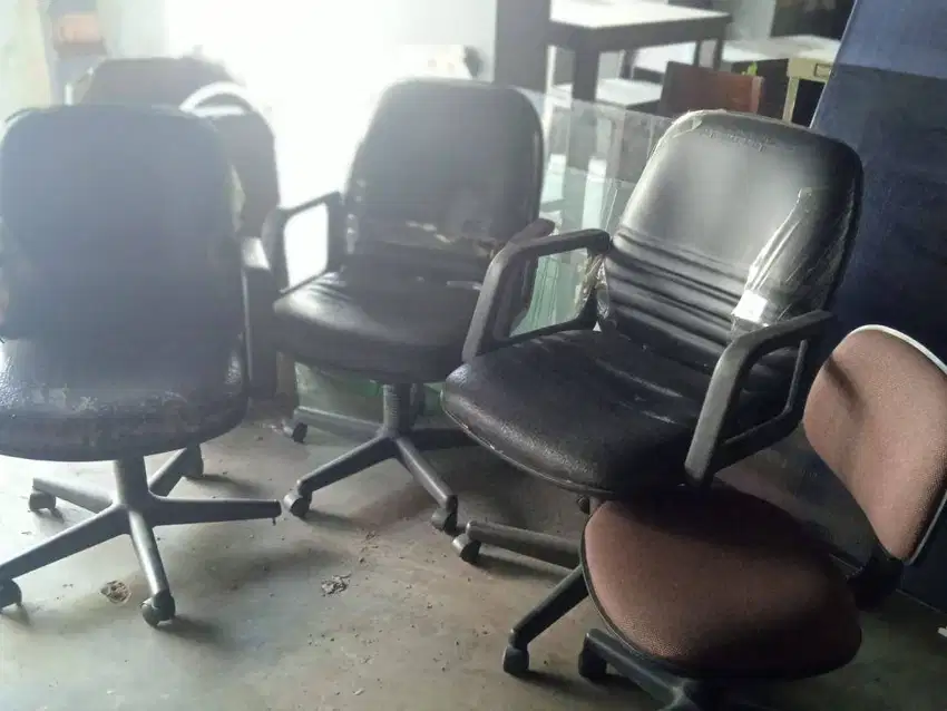 Preloved Kursi Kantor Bekas