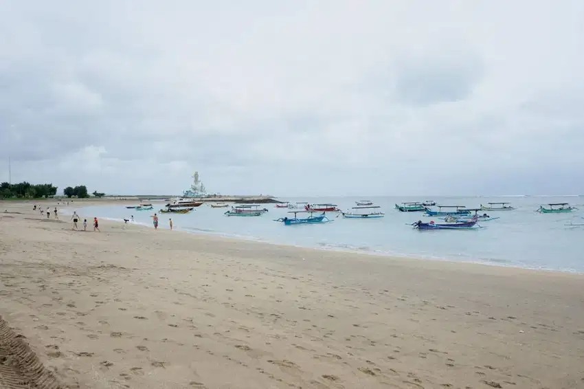 Dijual Tanah Beachfront, SHM dan View Bagus - Kuta, Bali