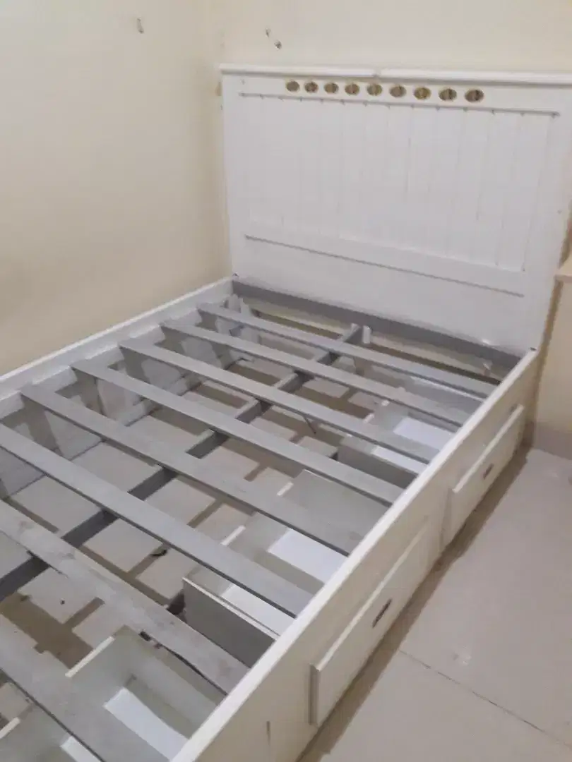 Dipan Tempat Tidur Kayu Jati