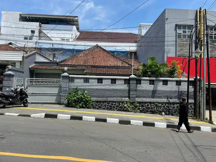 Disewakan Rumah atau Tempat Usaha di Jalan Raya Sukabumi