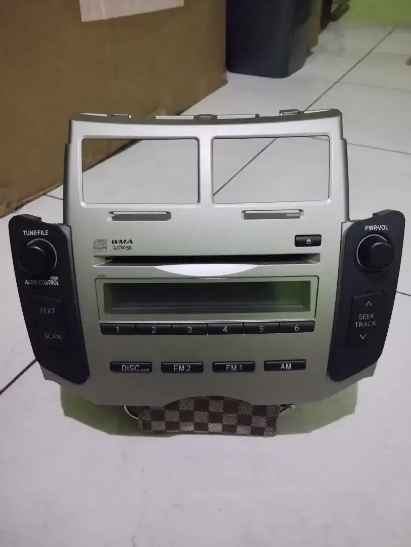 HEAD UNIT OEM YARIS BAKPAOL