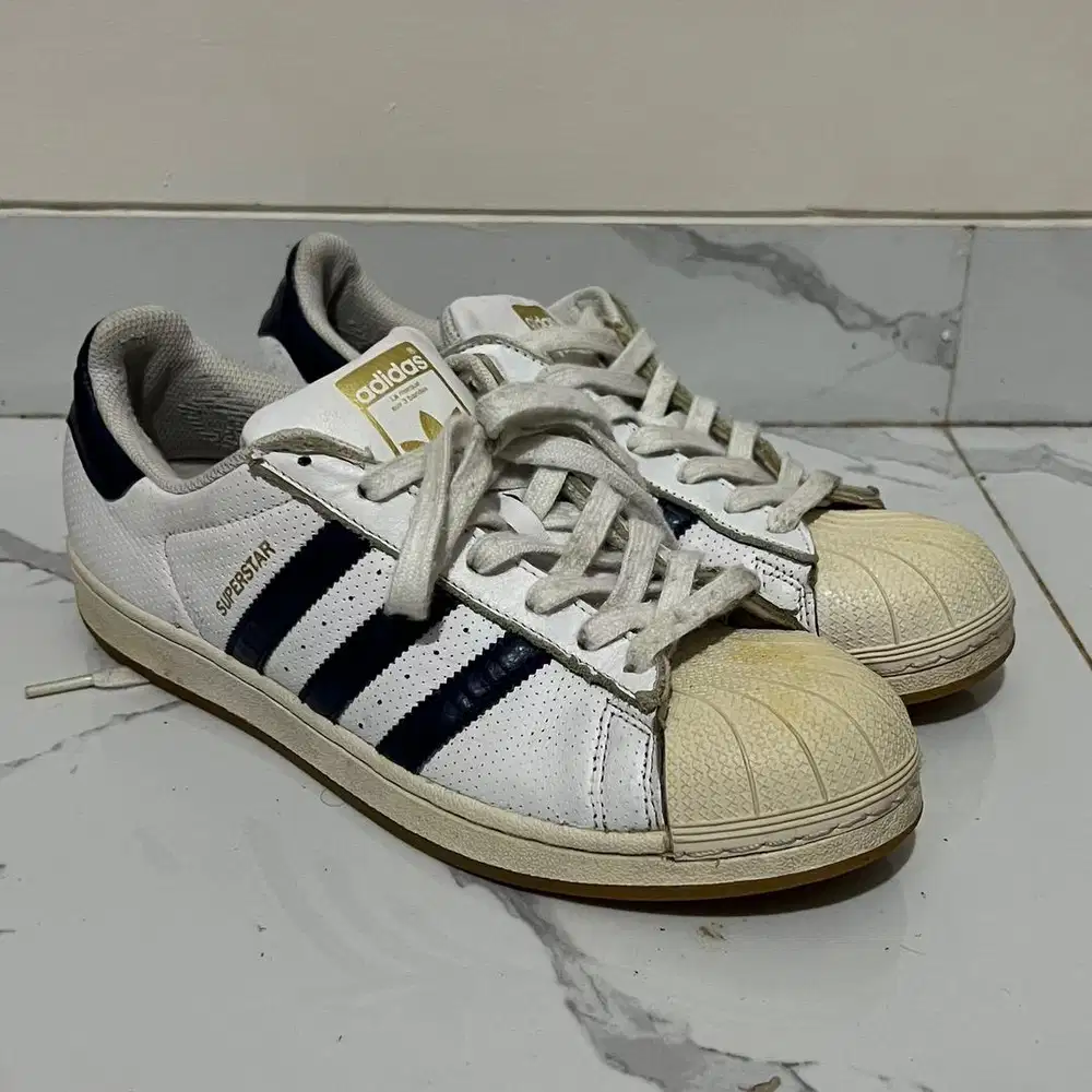 SEPATU SNEAKERS CASUAL PRIA SKATE ADIDAS SUPERSTAR GUM SOLE SIZE 43