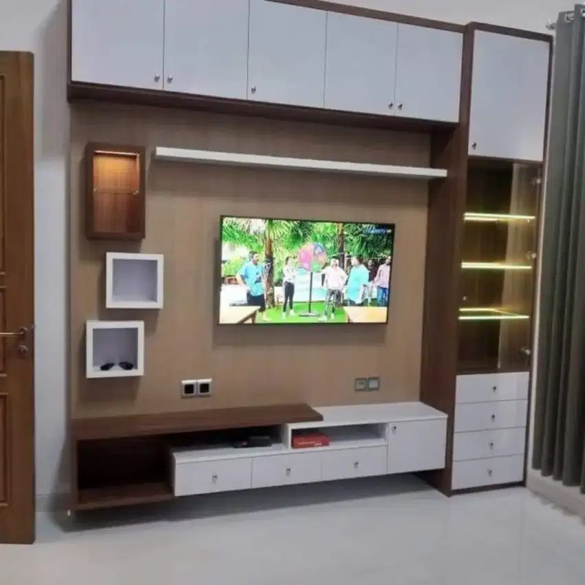 Backdrop tv bahan kayu dan hpl