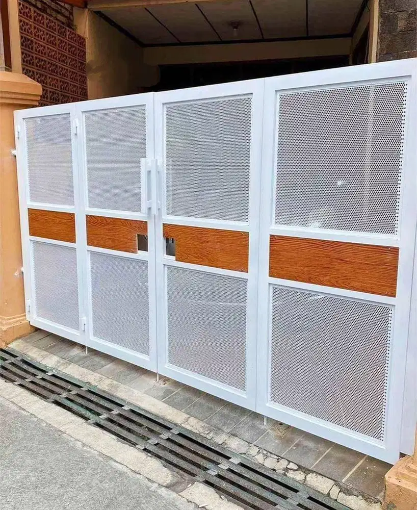 pagar rumah plat lubang