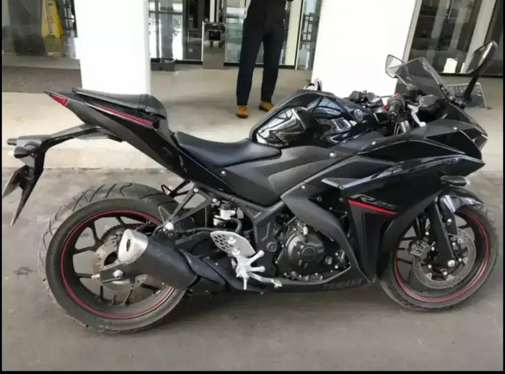 Yamaha R25 Warna Hitam Tahun 2018