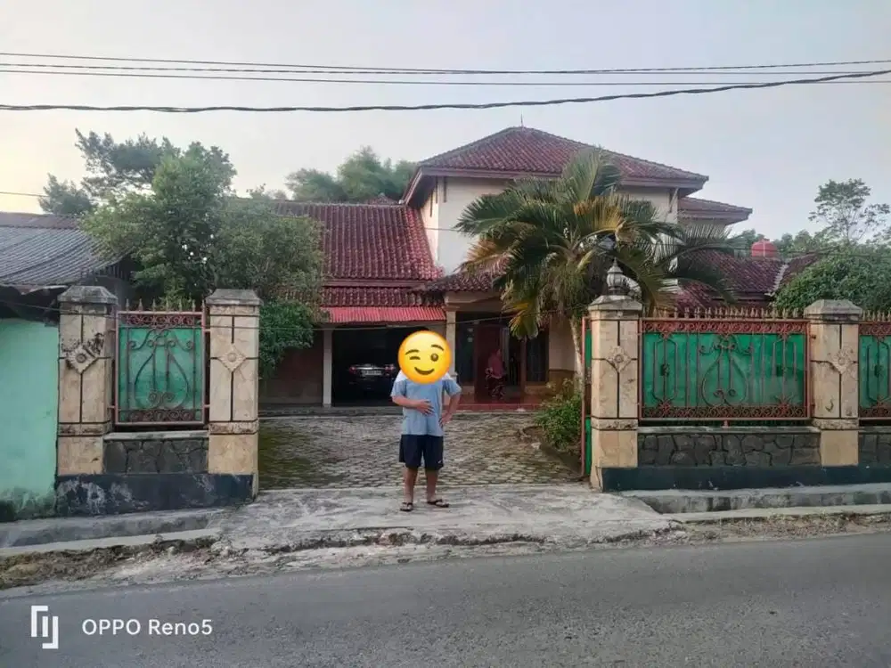 Rumah 2 Lantai Tanah Luas Strategis