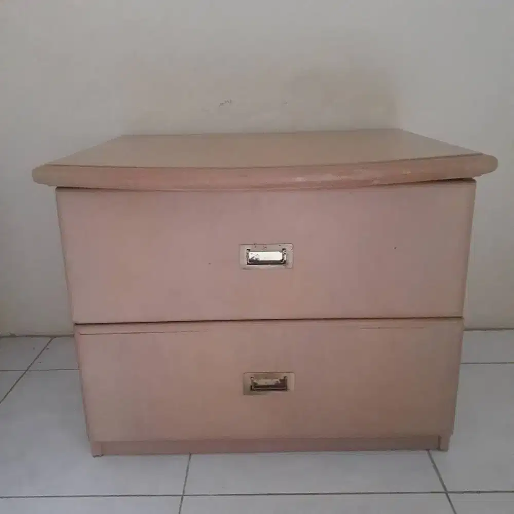 Meja Nakas Kayu Sungkai