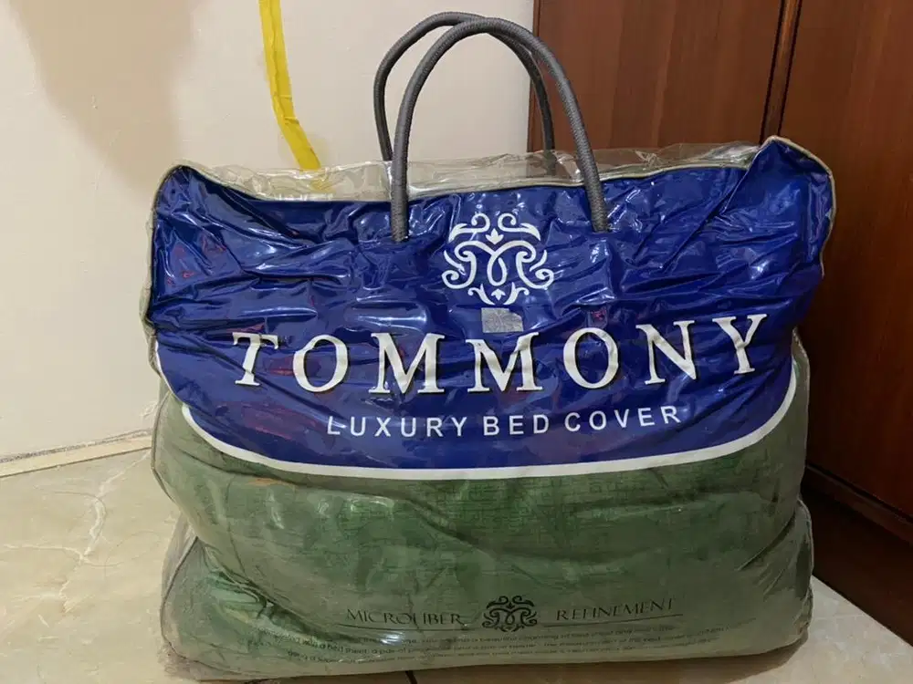 bed cover tommony warna hijau, lembut enak