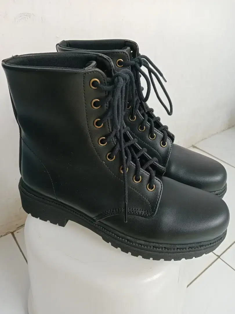 Sepatu wanita jungle kulit size-37 (msih baru)