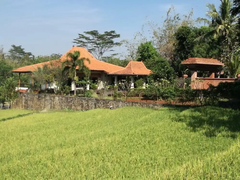 RUMAH VILA BATU JAMUS