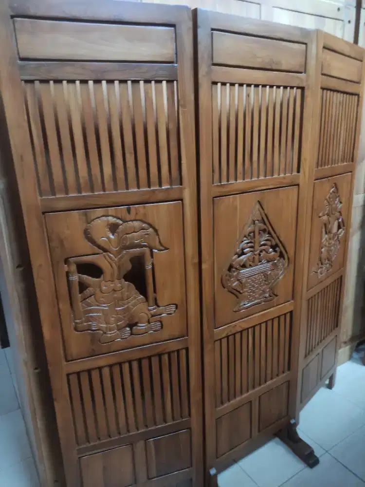 Partisi Kayu Jati / Selintru