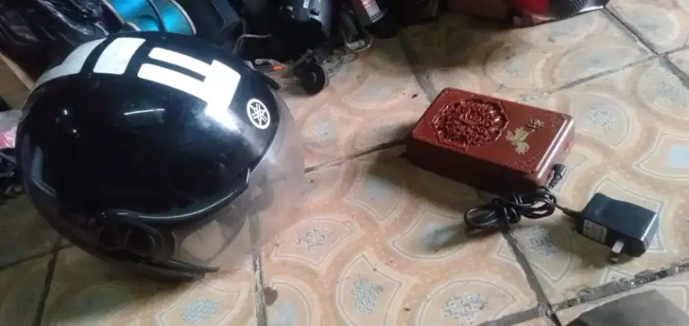 Slhkn plh slh 1 dr helm ors berkualitas atau sblh nya kond spt baru