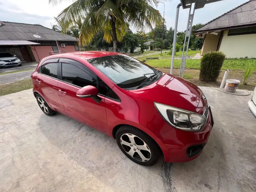 Dijual Kia Rio Matic 2014 Merah