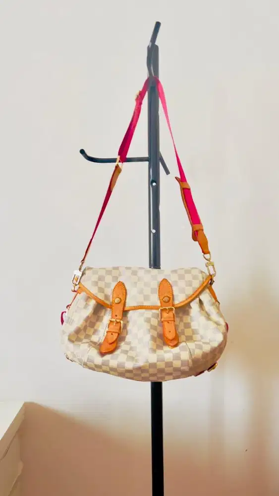 LOUIS VUITTON SLING BAG UNISEX