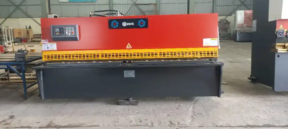 Mesin potong plat / mesin shearing plat NDS. flash sale.