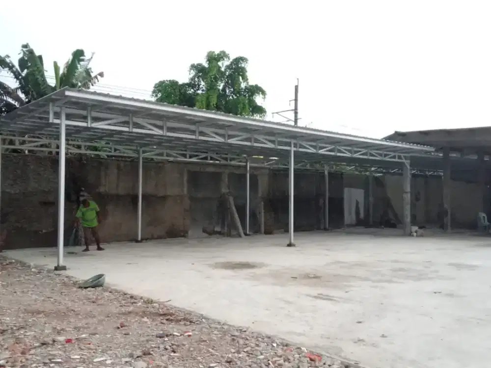 Baja ringan tempat parkiran