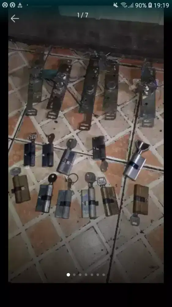 Slhkn plh slh 1 dr kunci pintu rumah dll kond normal hrg terjangkau