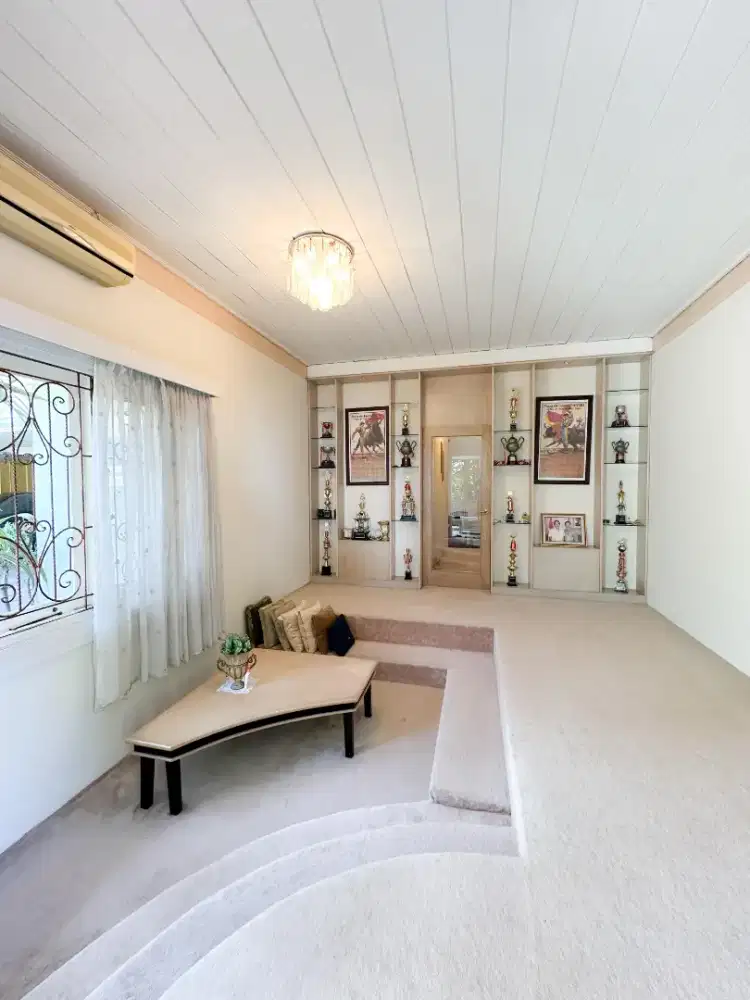 Rumah villa cantik siap huni di Budi luhur setiabudi