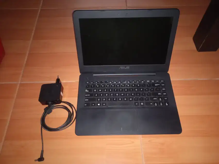 Jual Cepat - Laptop ASUS X454Y, Body Mulus, Baterai 90%