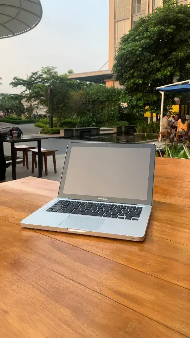 Apple Macbook Pro MD101, Ram 8GB Mulus lengkap dus buku