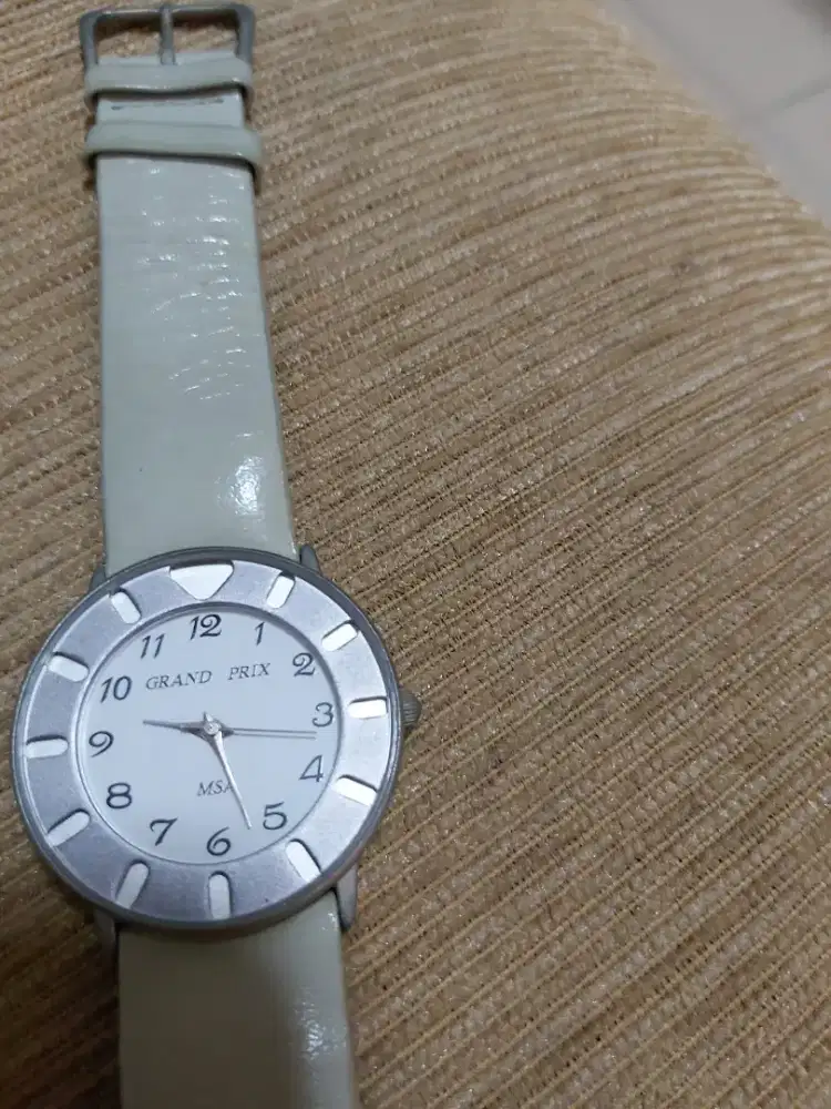 Jam tangan perempuan Grand Prix