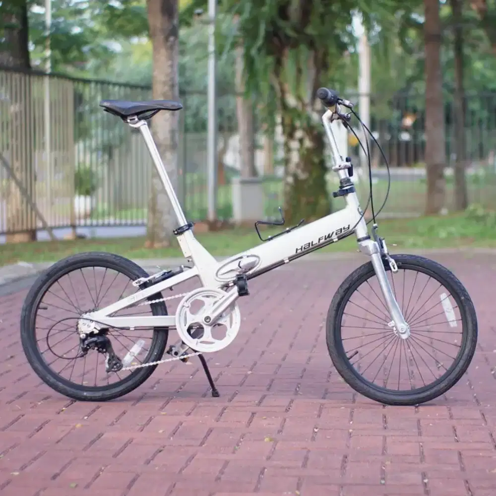 [RARE] Sepeda lipat Giant Halfway