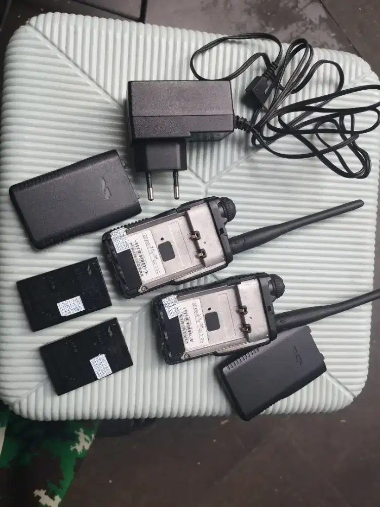 Yaesu VX3 dan charger